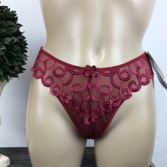 Le Mystere Red Rouge Embroidered Lace Thong Panty S NEW - Picture 1 of 5